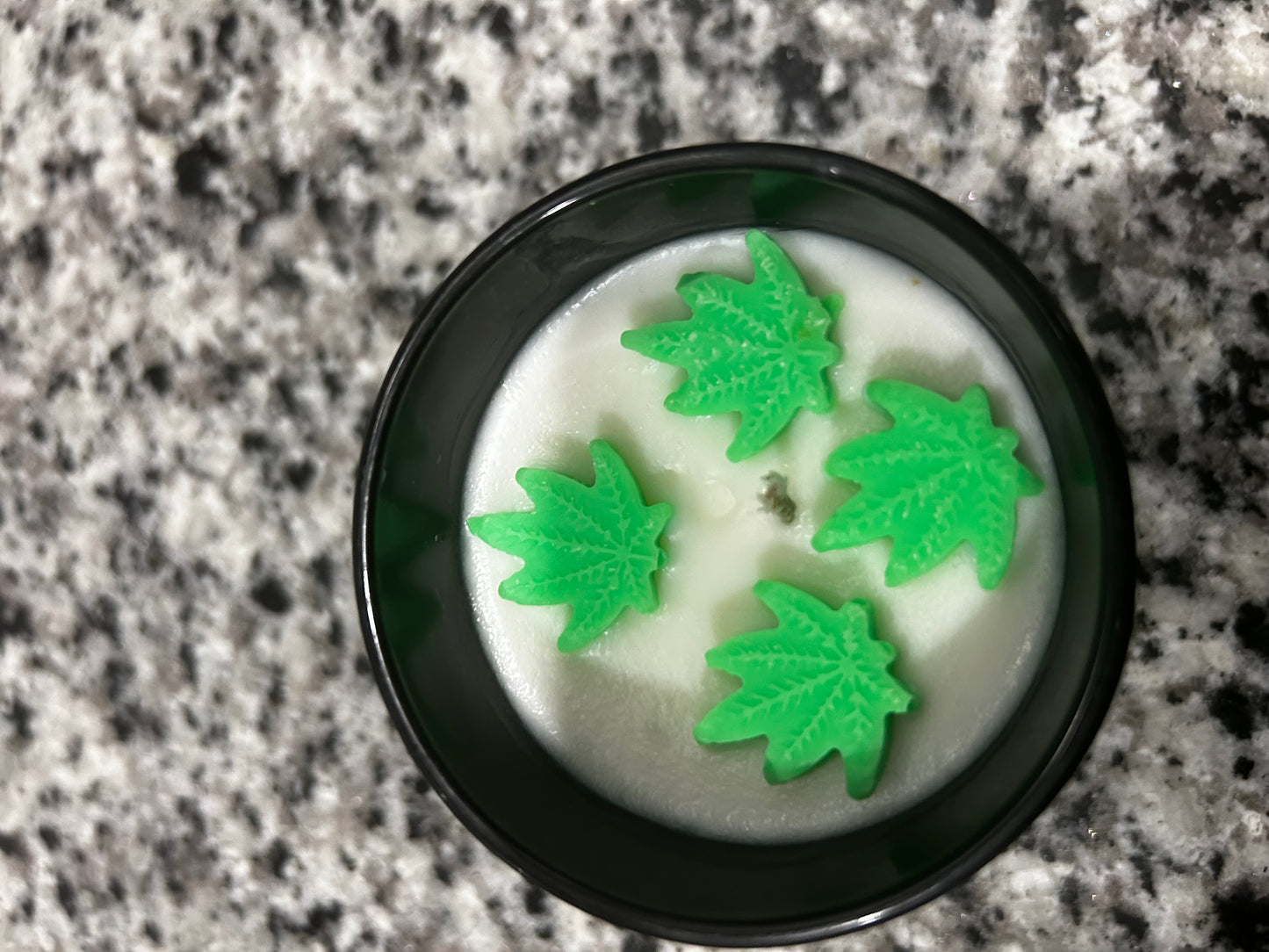 MARY JANE - CANNABIS CANDLE